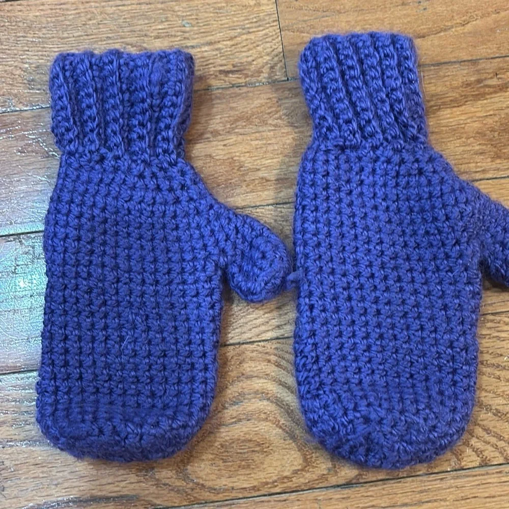 Purple wool mitten gloves adult size woman’s and teens. Very soft & comfortable